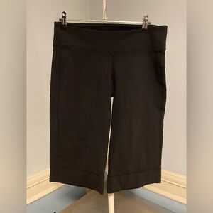 Lululemon - wide leg crop shorts US6